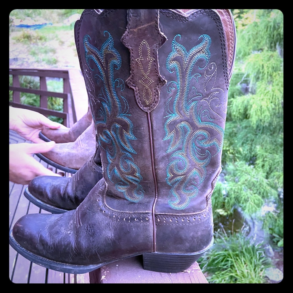 Justin’s western wear boots